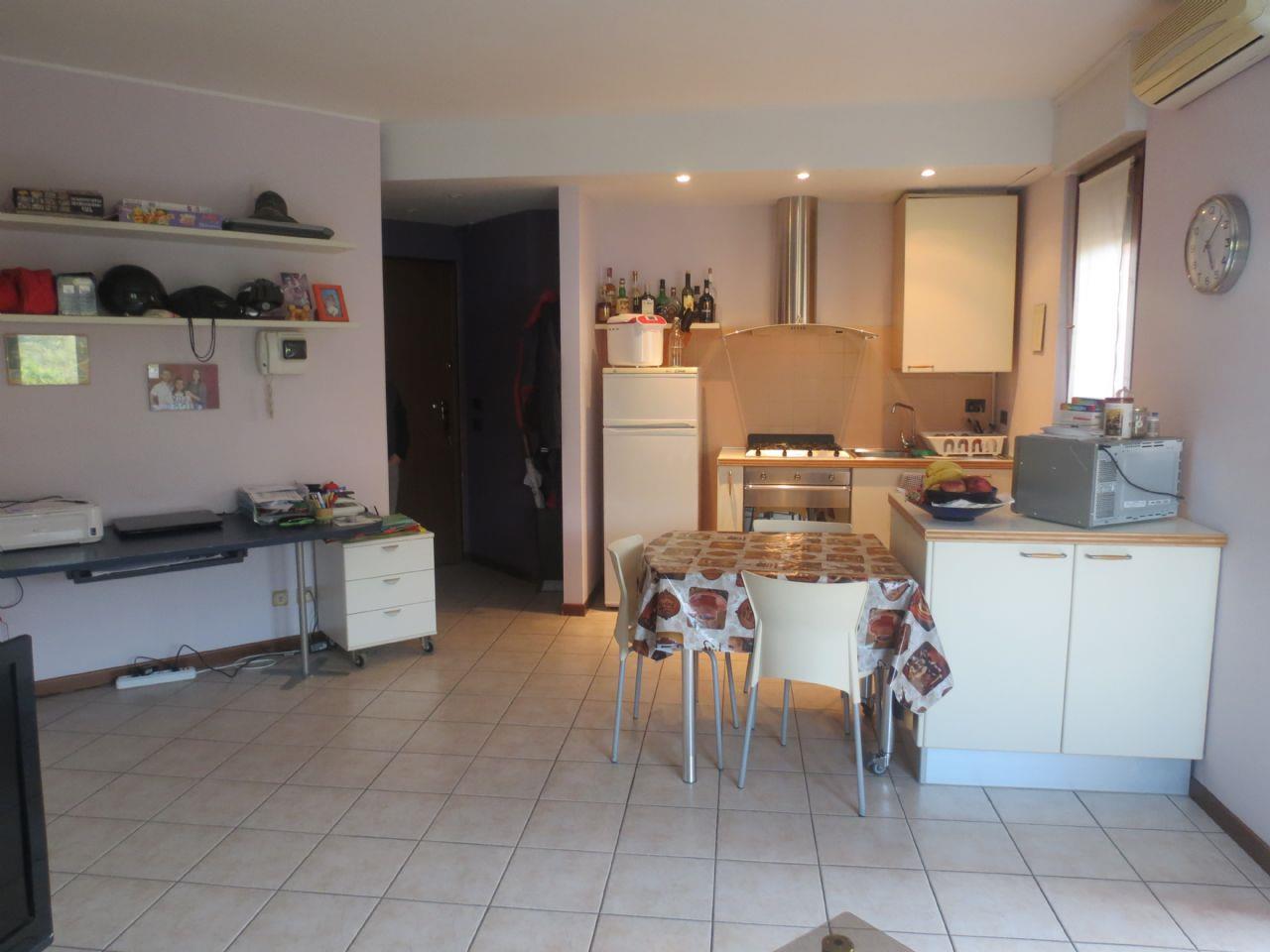 Квартира в Вербании с мебелью, балконом и гаражом, AA.2743