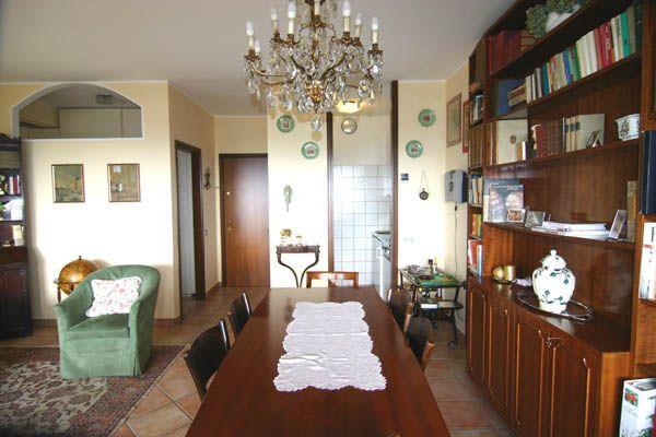 Апартаменты в Лезе в доме с лифтом, 2 комнаты, с видом на озеро и садом, AA.1251