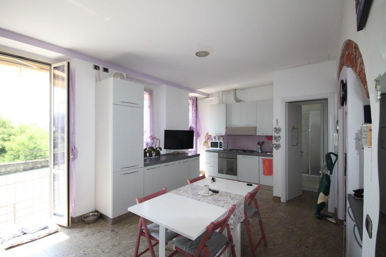 Трехкомнатная квартира в Вербании с ремонтом и балконом, AA.2707