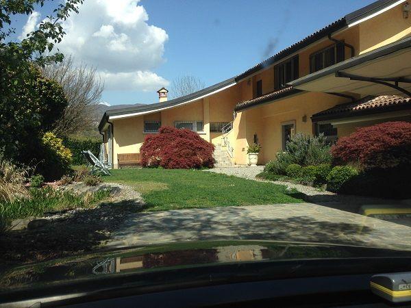 Вилла в Ароне с бассейном, видом на озеро LH.0425