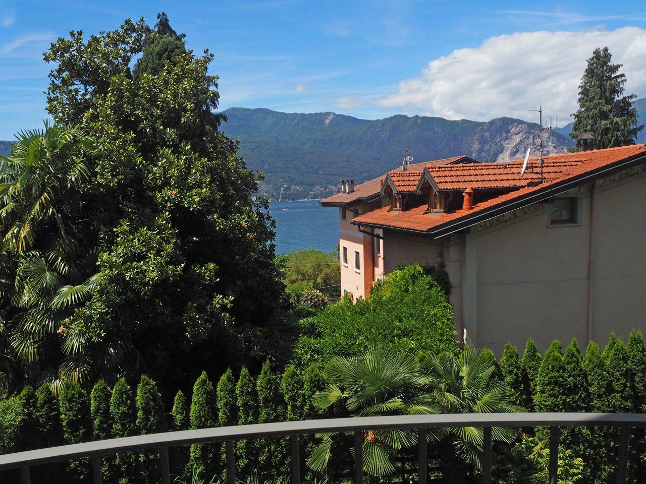 Трехкомнатные апартаменты в Вербании с видом на озеро Маджоре и гаражом, AA.2885