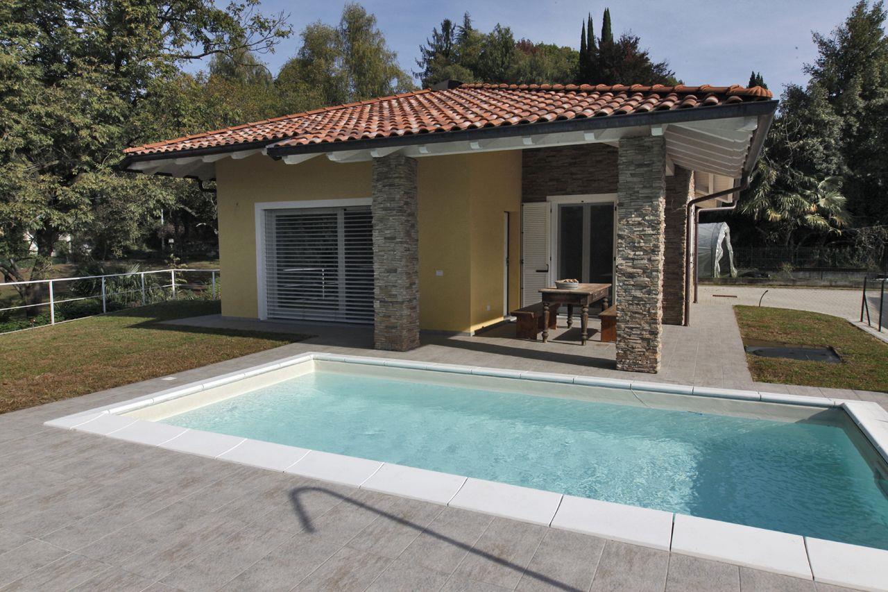 Дом в Вербании, с бассейном и гаражом, V.1181