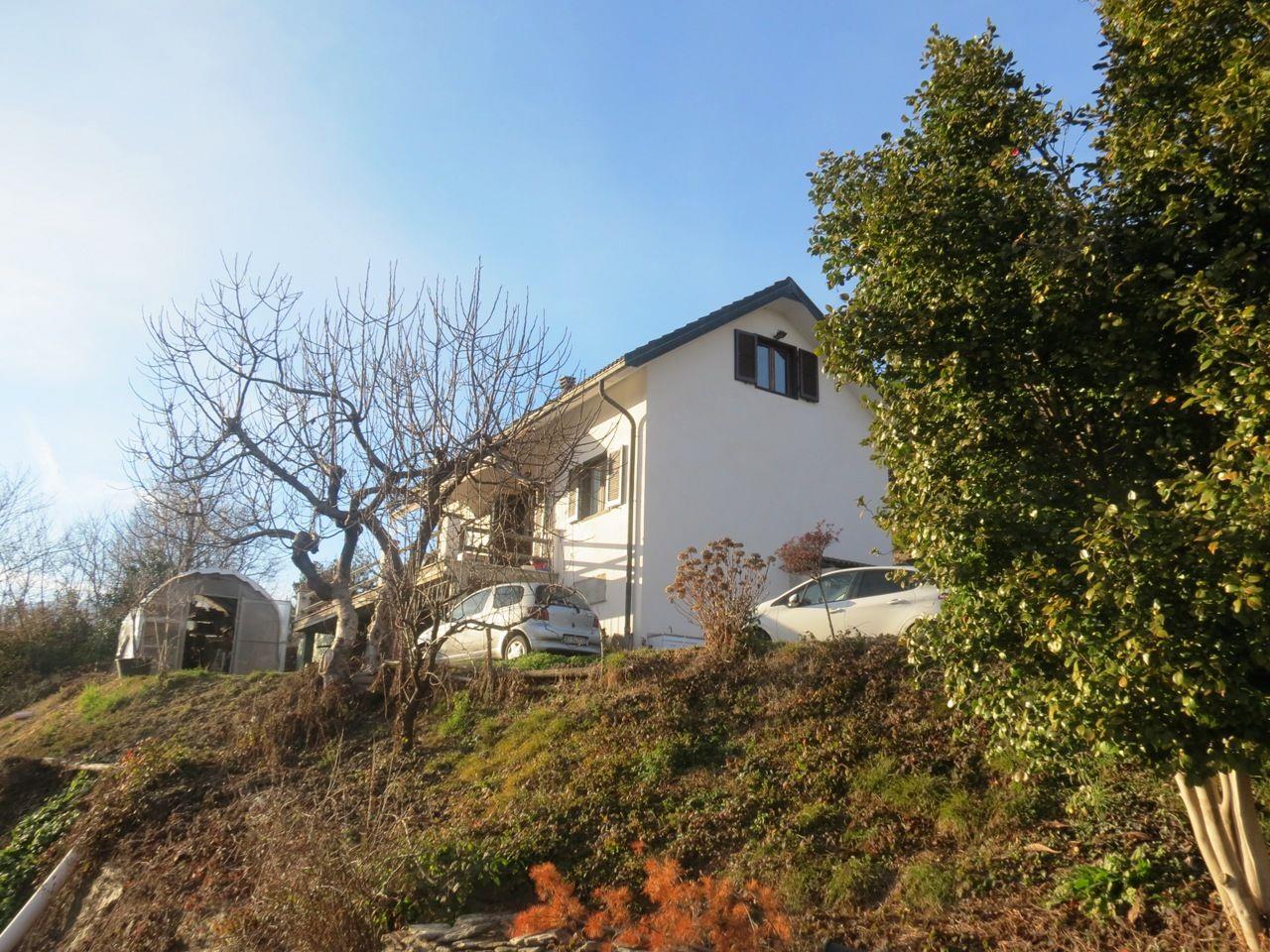 Дом в Сан-Бернардино-Вербано, с садом и гаражом, V.1093