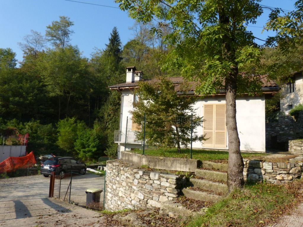 Дом в Вербании с садом и гаражом, 2 этажа, подвал, V.0847