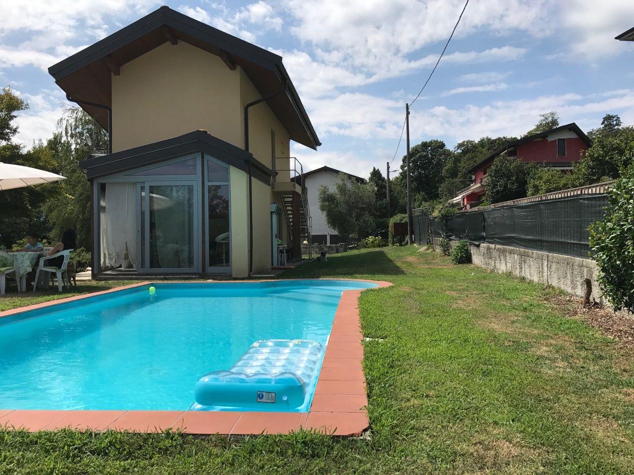 Особняк в Ариццано с видом на озеро Маджоре с бассейном и балконом, V.1050