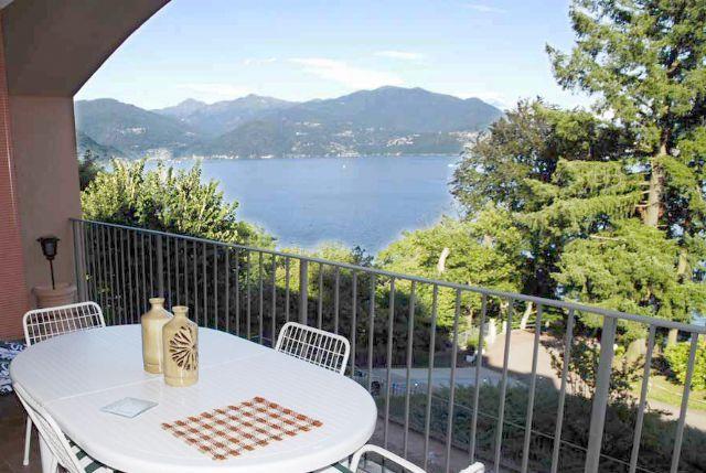 Однокомнатная квартира в Оджеббио с видом на озеро Маджоре и террасой, AA.1072