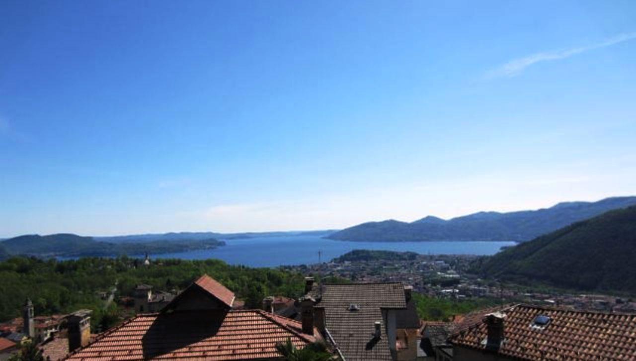 Дом в Виньоне, Италия, с видом на озеро, с садом и балконом, V.1249