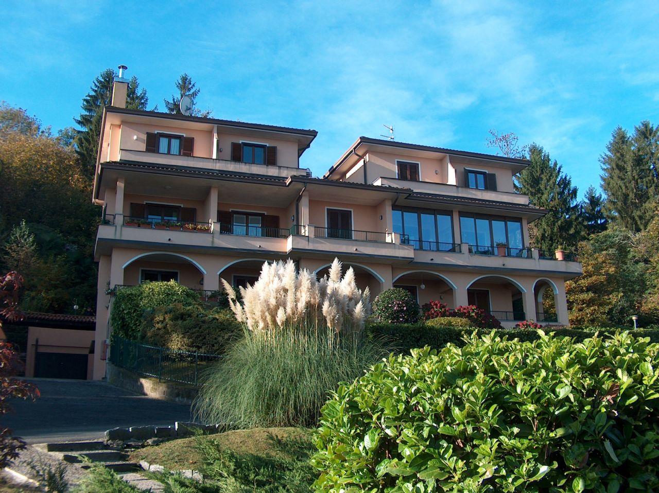 Трехспальная квартира в Стрезе с видом на озеро Маджоре, с гаражом и садом, AA.2817