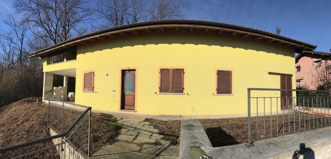 Дом с видом на озеро на продажу в Ариццано, с садом и гаражом, V.1312