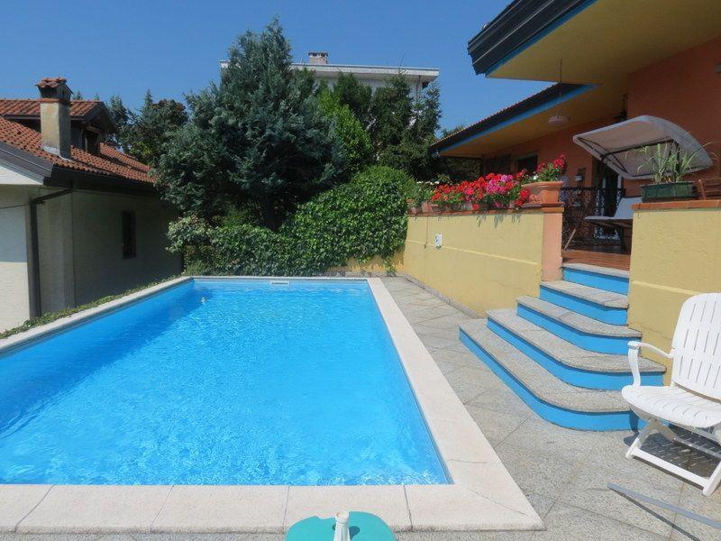 Особняк в Ариццано с видом на озеро Маджоре, 2 этажа, продается с бассейном и гаражом, V.0935