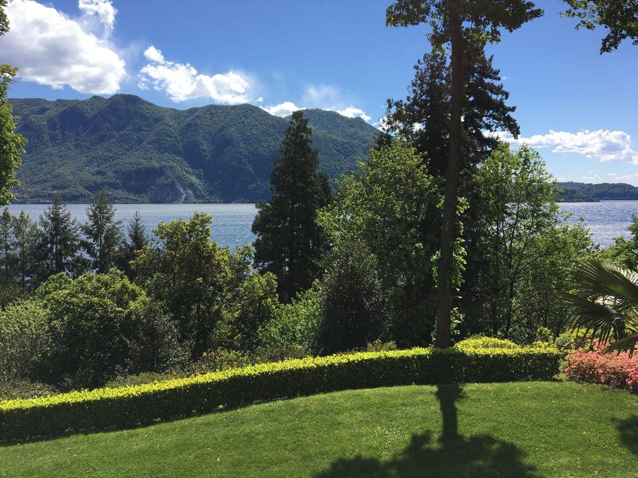 Апартаменты в Гиффе с видом на озеро Маджоре, террасой и гаражом, AA.2097