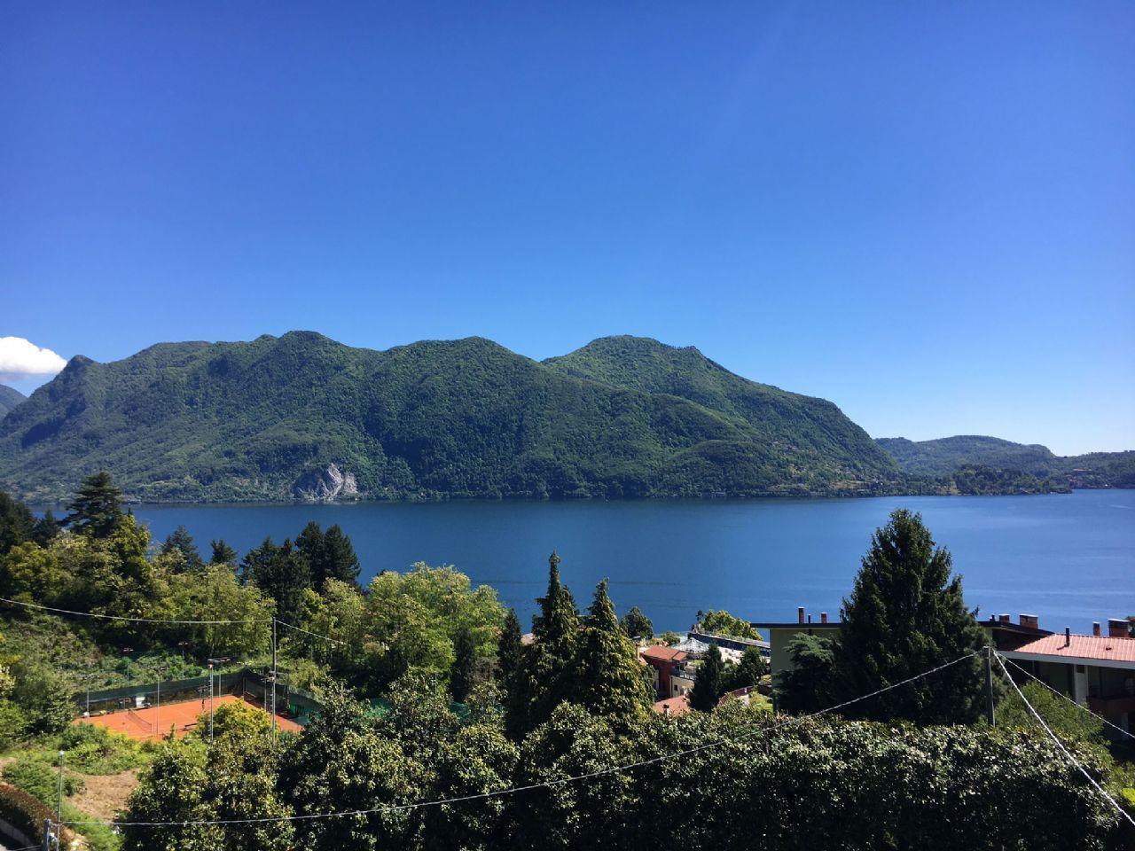 Трехкомнатная квартира в Гиффе с видом на озеро, с террасой и гаражом, AA.2658