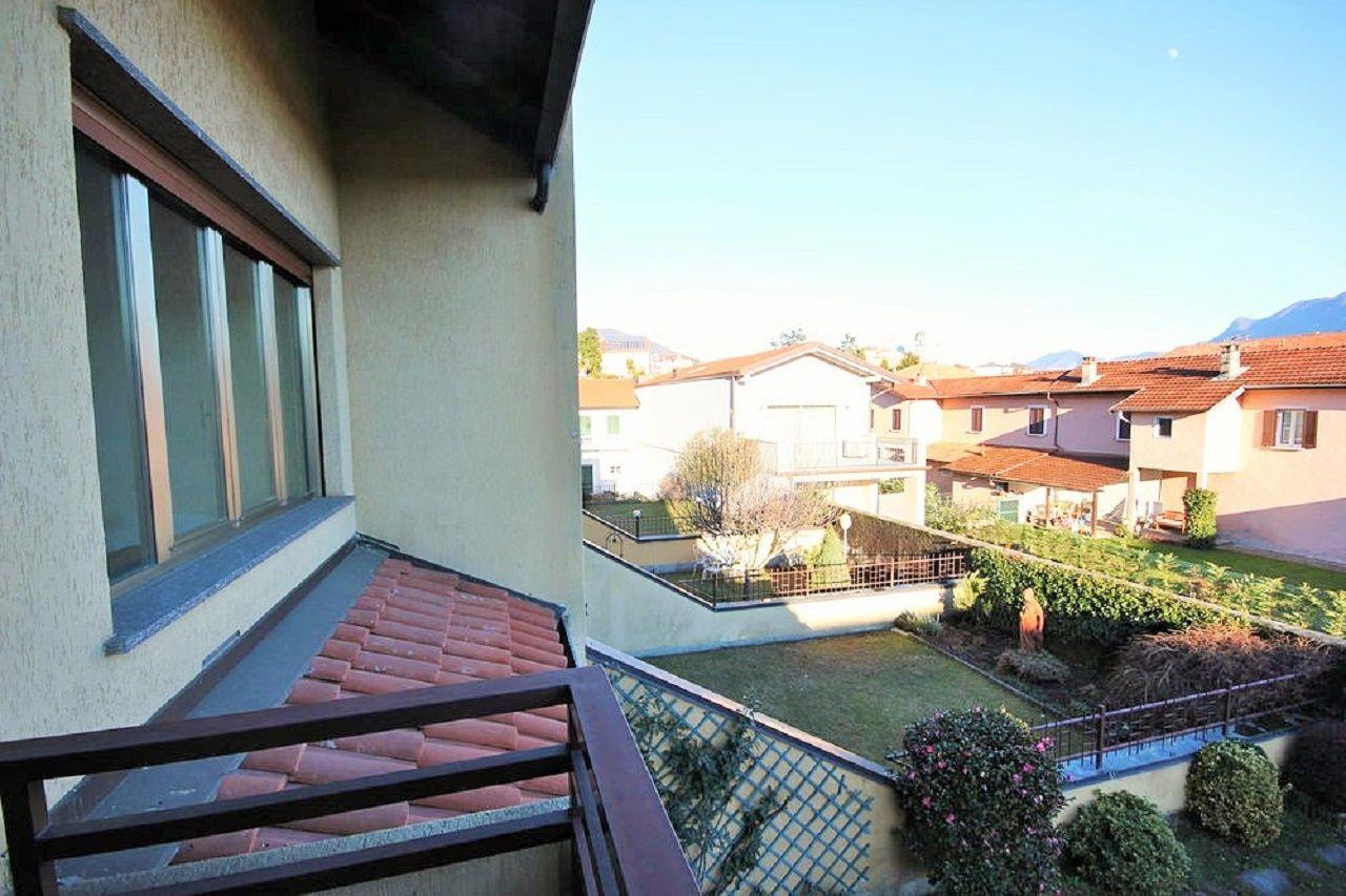 Вилла в Интра, Вербания, с садом и гаражом, V.1244