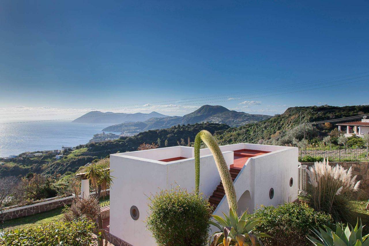 Двухэтажный дом на острове Липари, 5 спален, гараж, SC.367