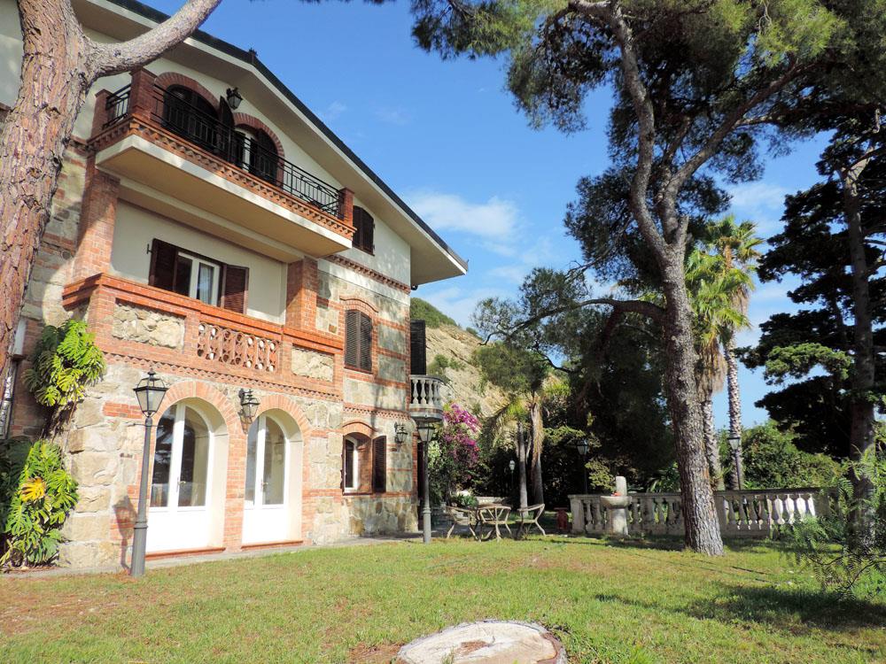 Старинная вилла в Сан-Ремо рядом с морем, LR.139