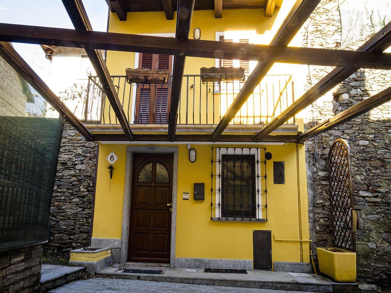 Дом в Сан-Бернардино Вербано, с садом и гаражом, V.1213