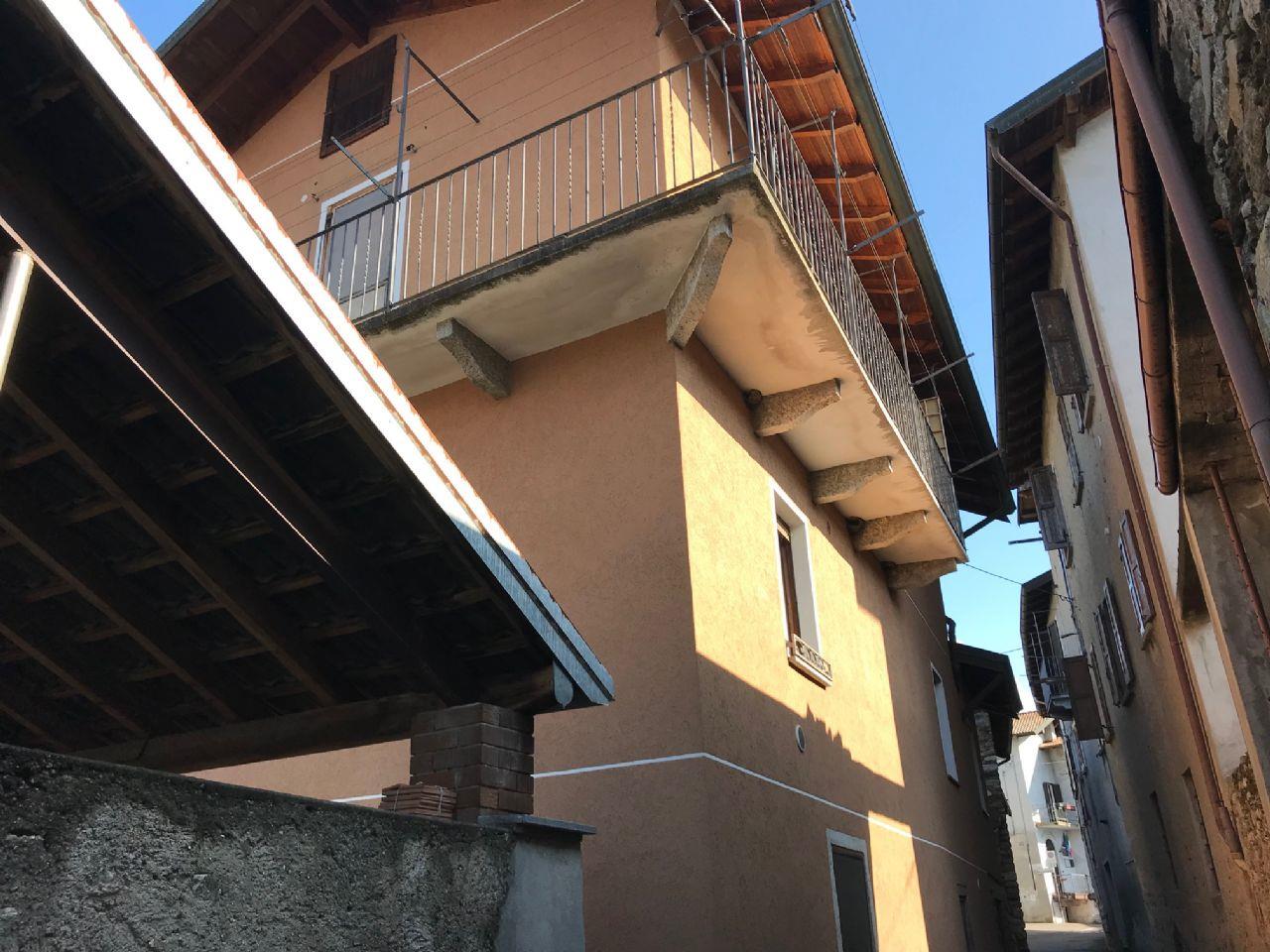 Дом в Камбьяска, Италия, на продажу, с садом и террасой, V.1229