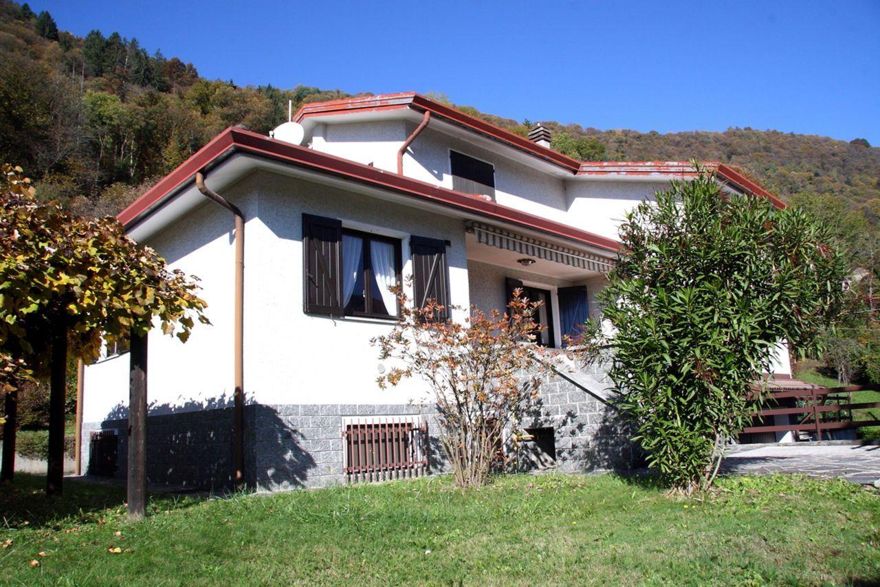 Трехуровневая вилла в Капреццо, Вербания, 2 этажа, с садовым участком, V.1001