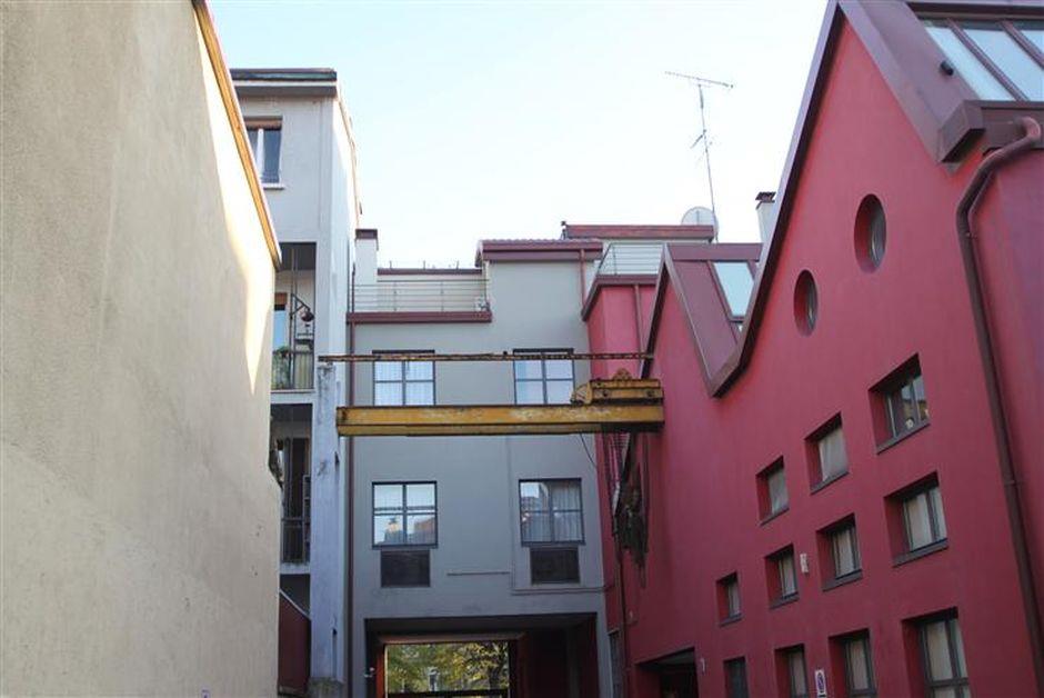 Красивый двухуровневый пентхаус в Милане, LR.120