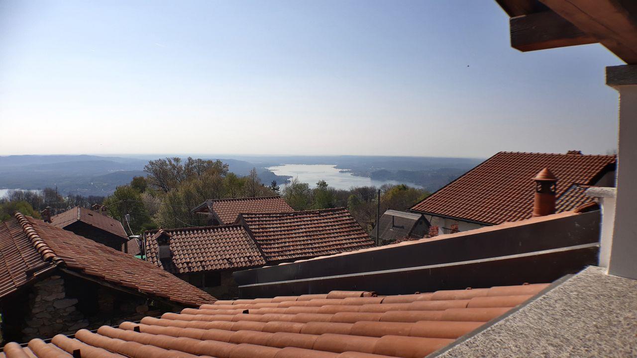 Дом у горы Альто Верганте с видом на озеро, V.1251