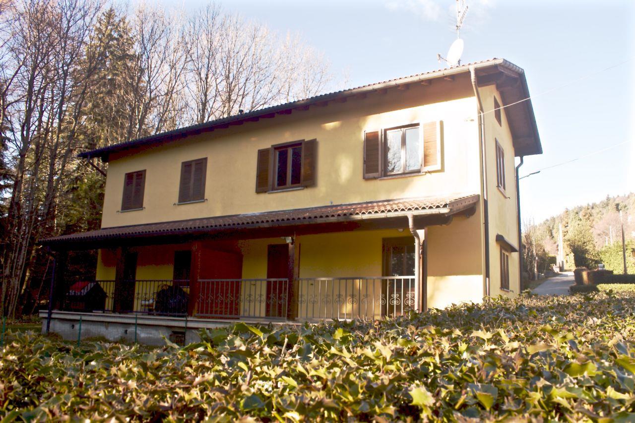 Дом в Премено с двумя входами с садом и гаражом, V.1080