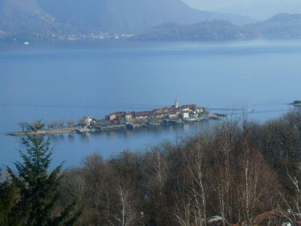 Апартаменты с видом на озеро с террасой в Бавено, AA.636