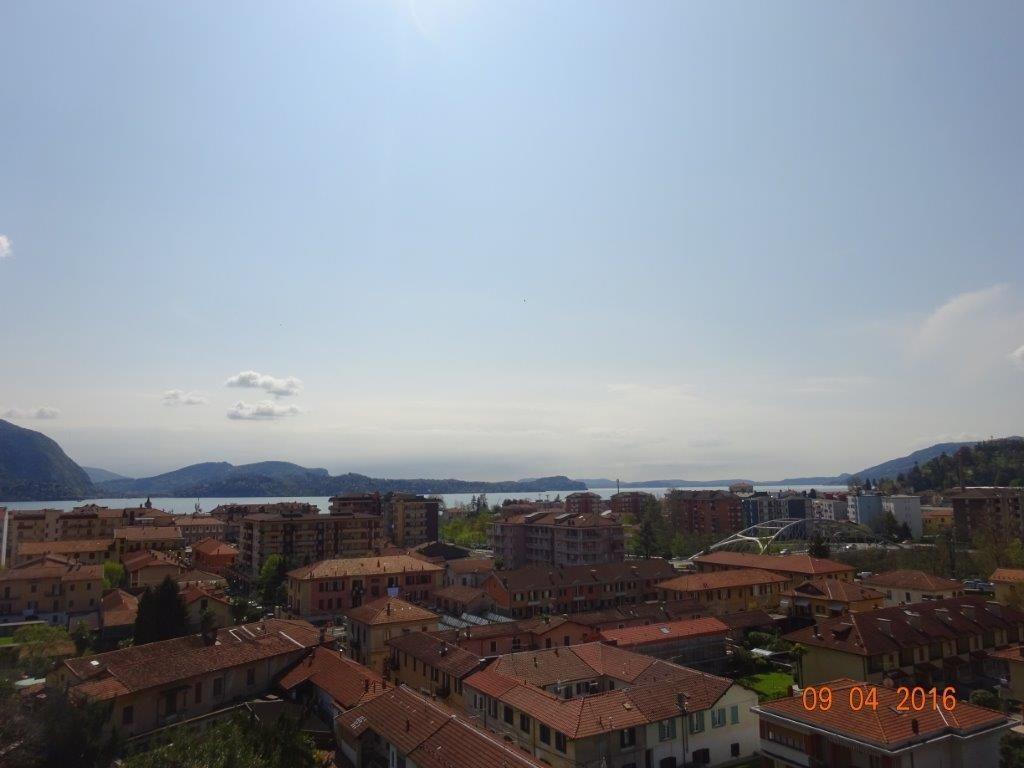 Квартира в Вербании с видом на озеро Маджоре, террасой и гаражом, AA.2622