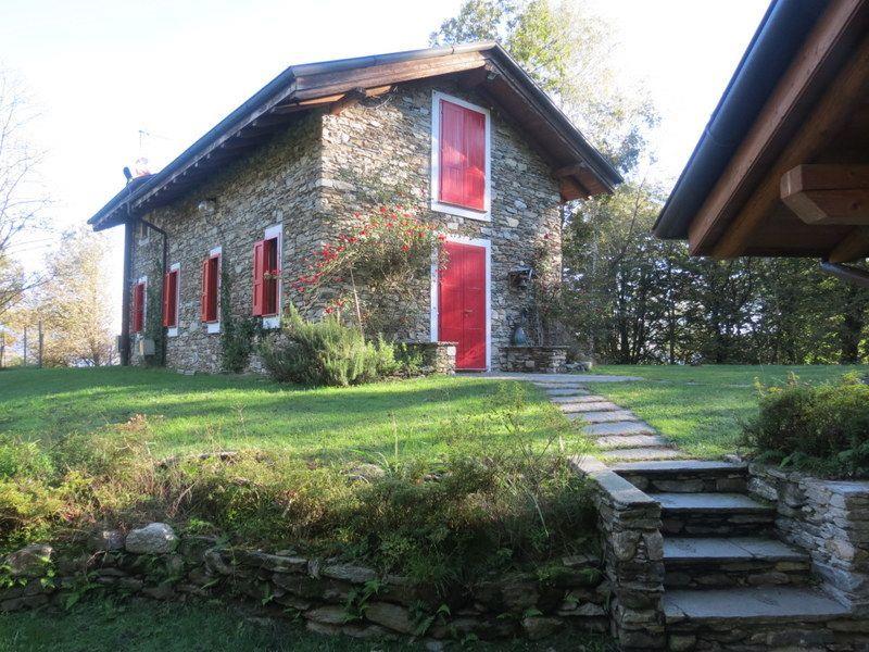 Двухэтажная вилла в Стрезе с садом, V.0971