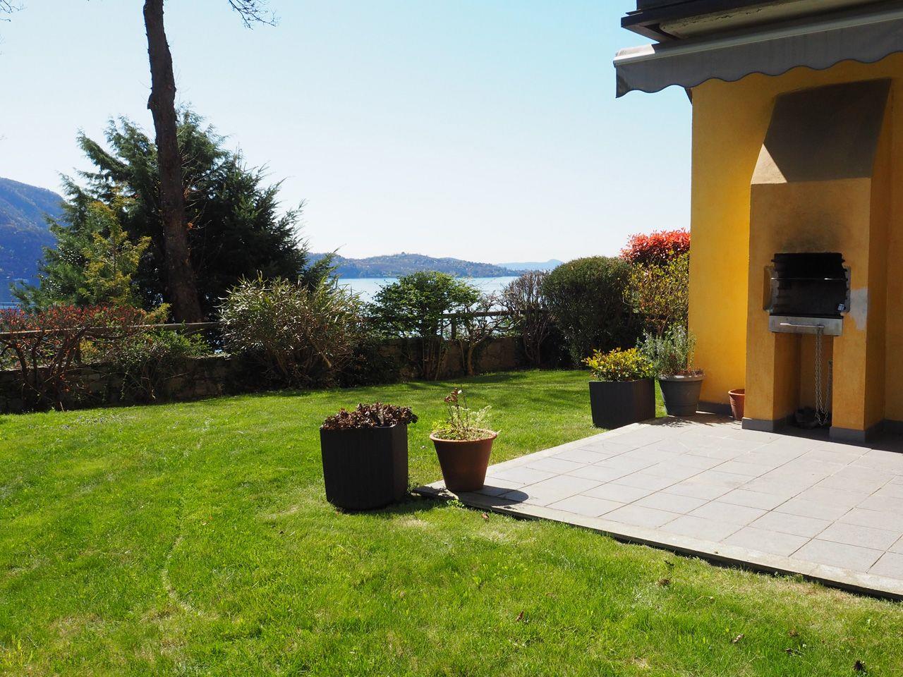 Четырехкомнатные апартаменты в Гиффе с видом на озеро Маджоре, 2 этажа, AA.2878