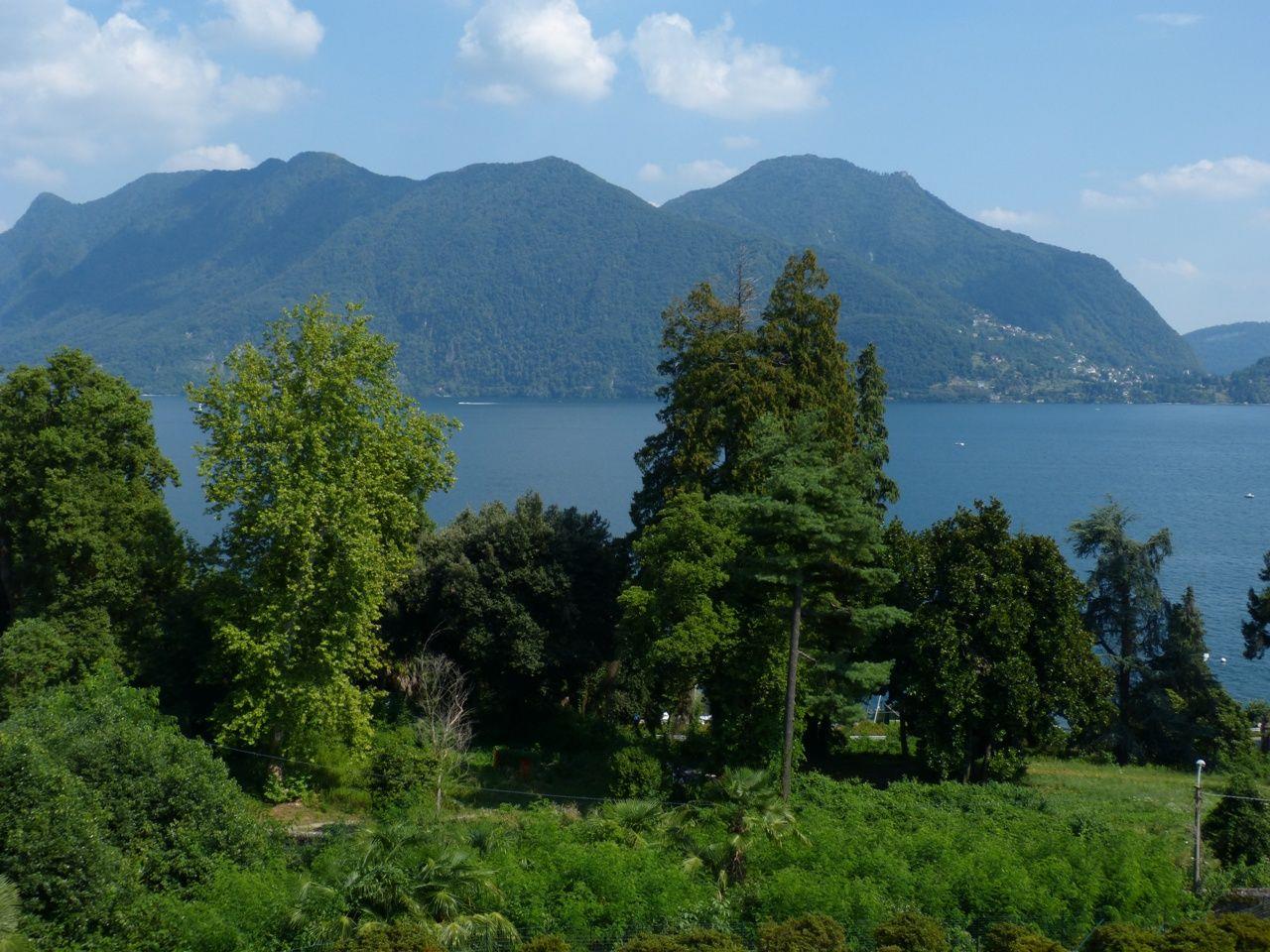 Особняк в Вербании с садом и балконом, V.1153