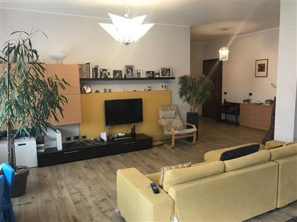 Продается четырехкомнатная квартира в Палланца, Вербания, в центре с балконом