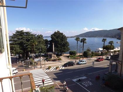 Четырехкомнатные апартаменты в Бавено с видом на озеро Маджоре, AA2319