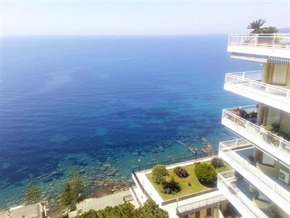 Апартаменты у моря в Оспедалетти на продажу.