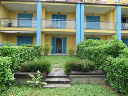 Квартира в Мейне с видом на озеро, на продажу с садом и гаражом.