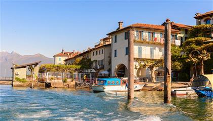 Исторический дом, состоящий из трех квартир на озере Маджоре, на продажу.