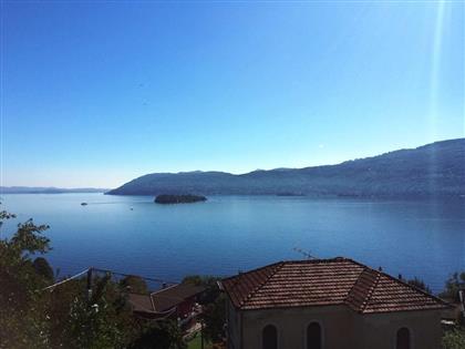 Квартира в Суне, Вербания, продается в строящемся жилом комплексе с видом на озеро Маджоре.
