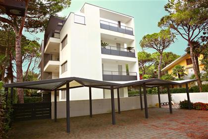 Квартира в Линьяно Пинета на продажу с террасой