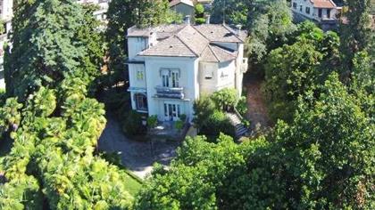 Вилла в Вербании на продажу с впечатляющим парком.