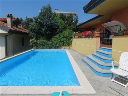 Дом в регионе Озеро Маджоре (Lago Maggiore), Италия за  650 000 евро