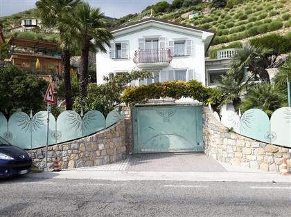 Дом в регионе Бордигера (Bordighera), Италия за  900 000 евро