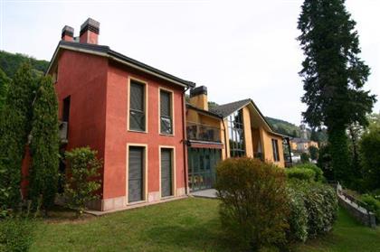 Апартаменты в Гиффе с видом на озеро Маджоре на продажу с садом и гаражом.